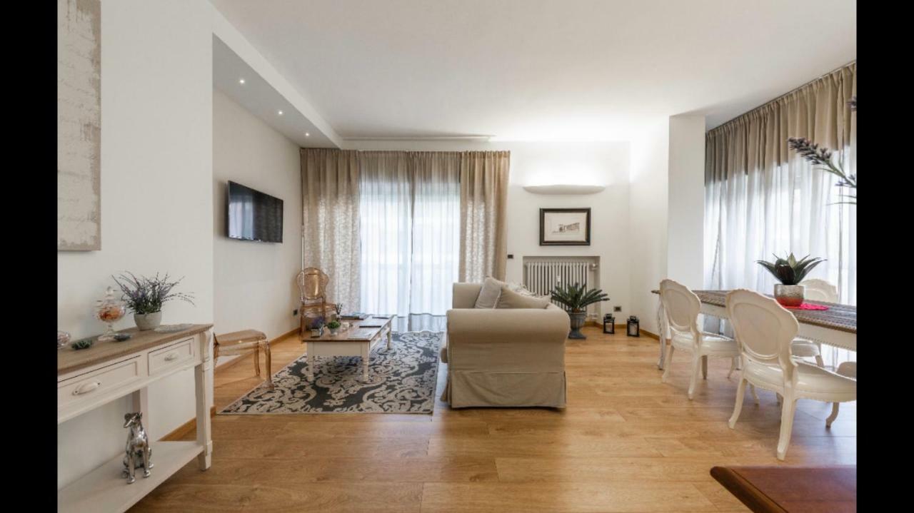 70'S Luxury Cavour Apartment Bari Exterior photo